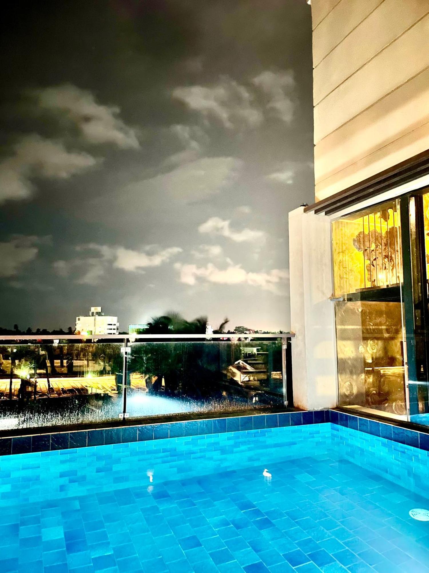 Penton45 - Luxury Penthouse Apartment Negombo Bagian luar foto